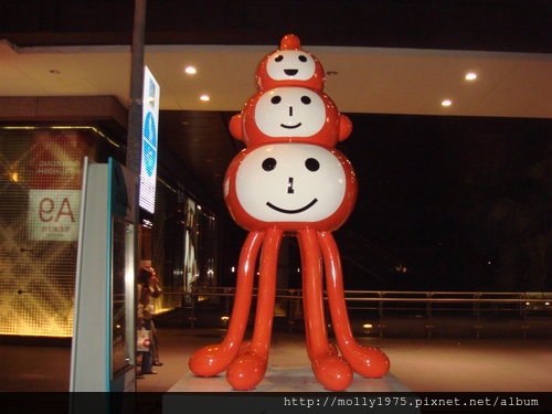 2011年10月14日信義區新光三越街景