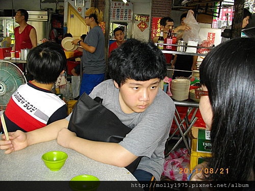2011年8月21日三重天橋下炒羊肉