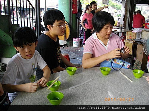 2011年8月21日三重天橋下炒羊肉