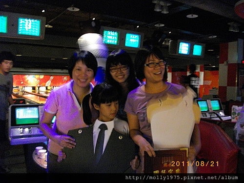 2011年8月21日E7CLUB保齡球館一票到底