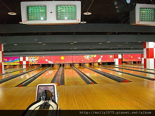 2011年8月21日E7CLUB保齡球館一票到底