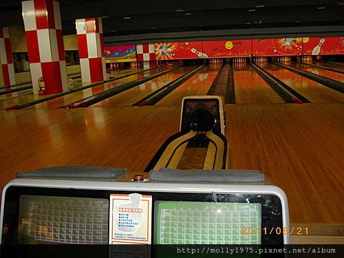 2011年8月21日E7CLUB保齡球館一票到底
