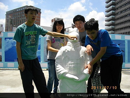 2011年7月10日兼差保母負18度南北極地展覽會