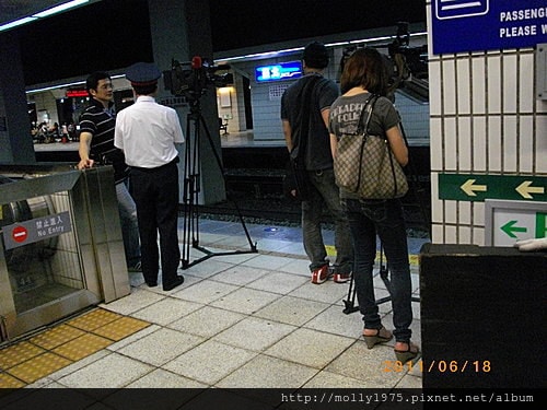 2011年06月18日台北車站二樓微風美食街