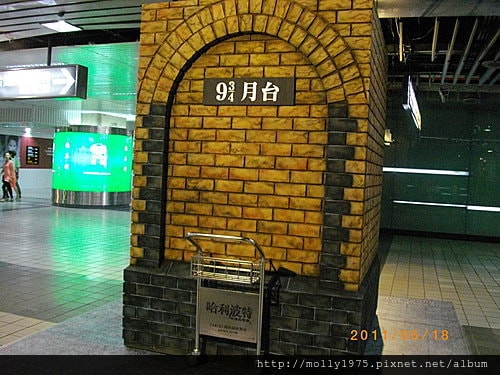 2011年06月18日台北車站二樓微風美食街