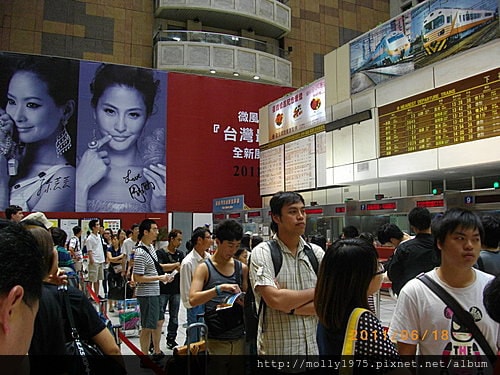 2011年06月18日台北車站二樓微風美食街