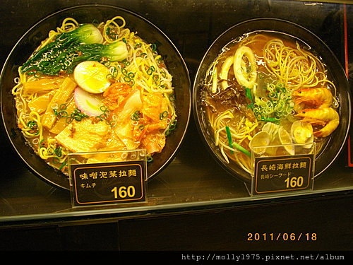 2011年06月18日台北車站二樓微風美食街