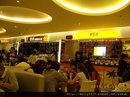 2011年06月18日台北車站二樓微風美食街