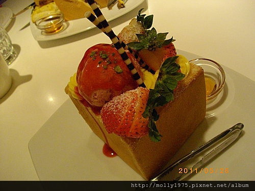 2011年5月26日東區名媛最愛的蜜糖吐司dazzling cafe