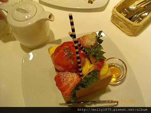 2011年5月26日東區名媛最愛的蜜糖吐司dazzling cafe
