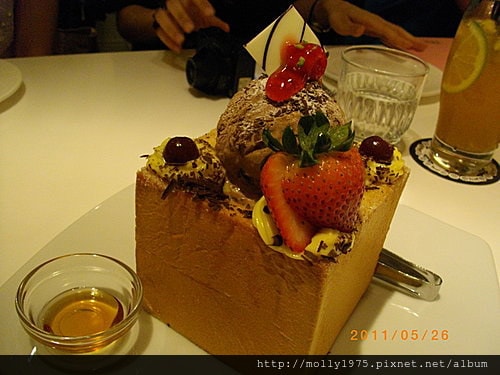 2011年5月26日東區名媛最愛的蜜糖吐司dazzling cafe