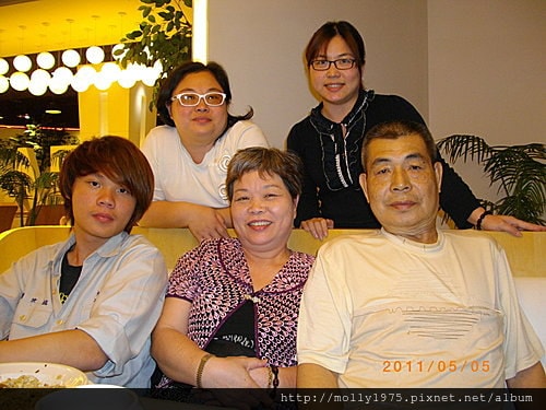 2011年05月05日-提前慶祝母親節-skylark加州風洋食館