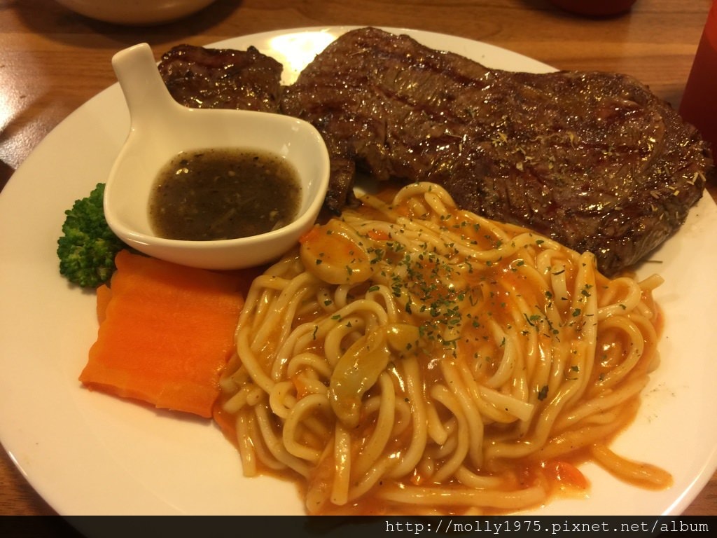 新莊Roast Steak燒烤牛排