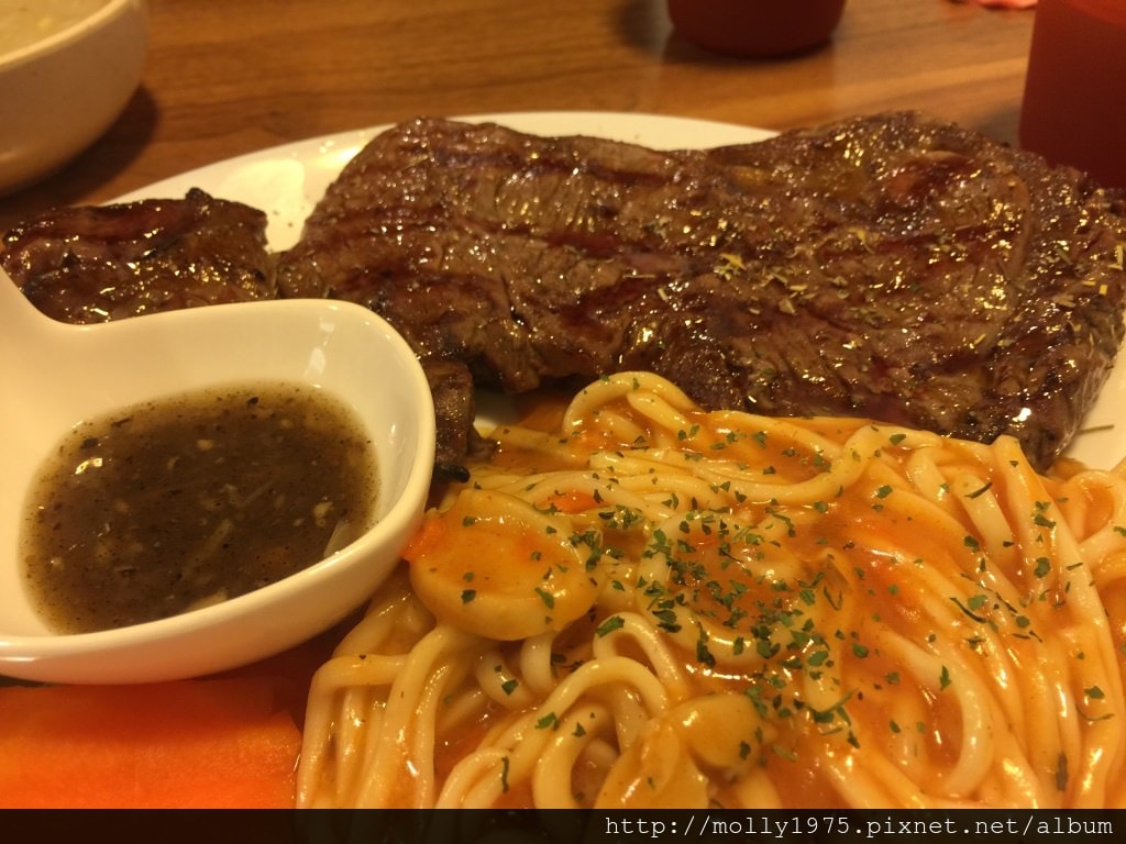 新莊Roast Steak燒烤牛排
